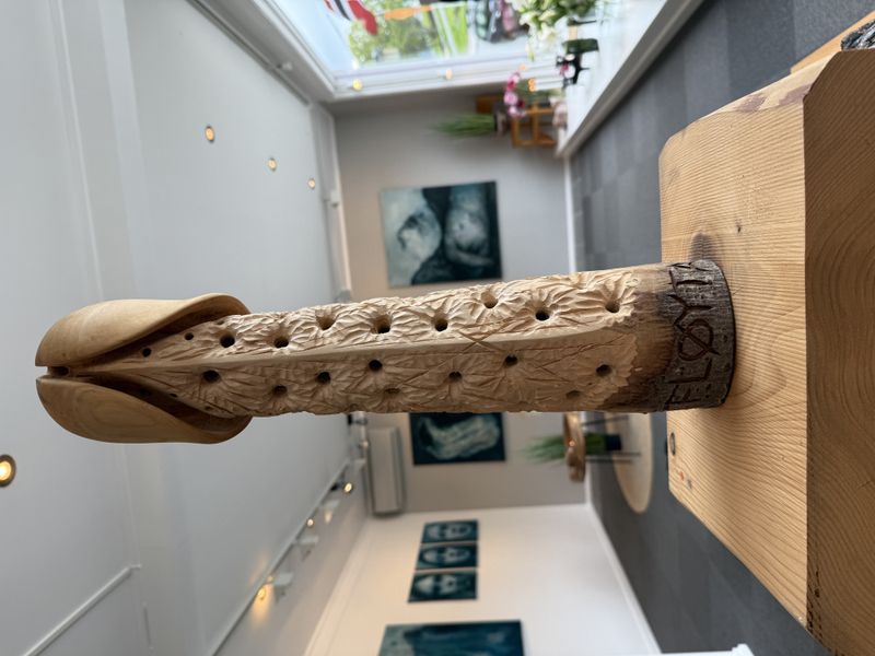 Kjøttfløyta, treskulptur